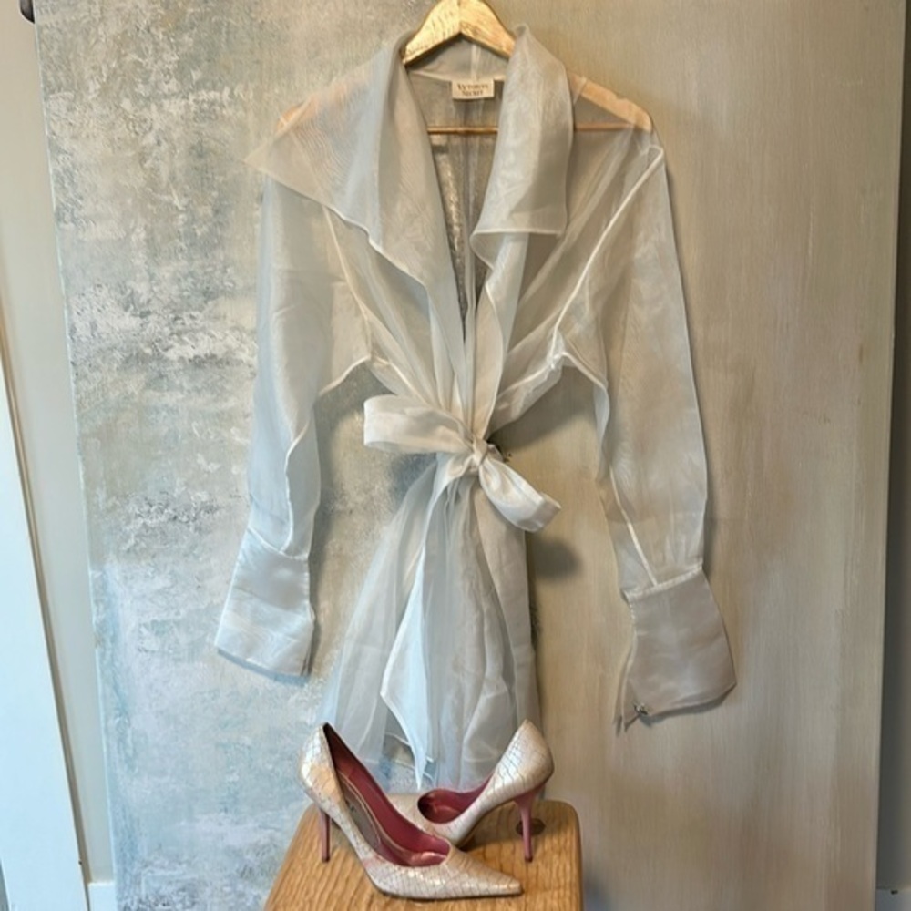Victoria’s Secret “Gold Label” Chic Robe Vintage Romance